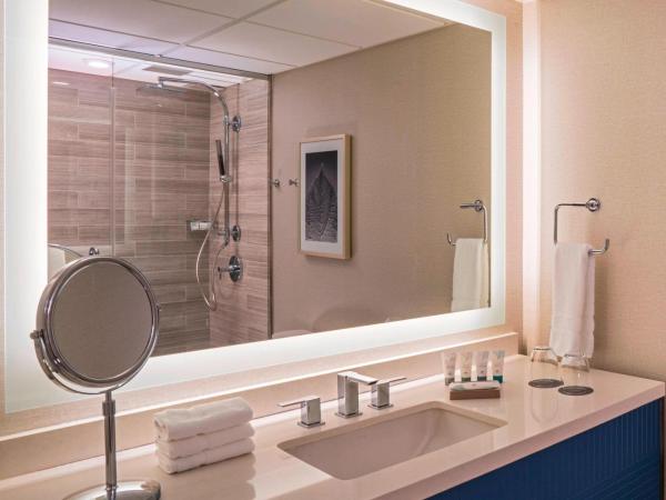 The Westin Oaks Houston at the Galleria : photo 2 de la chambre chambre traditionnelle avec 1 lit king-size