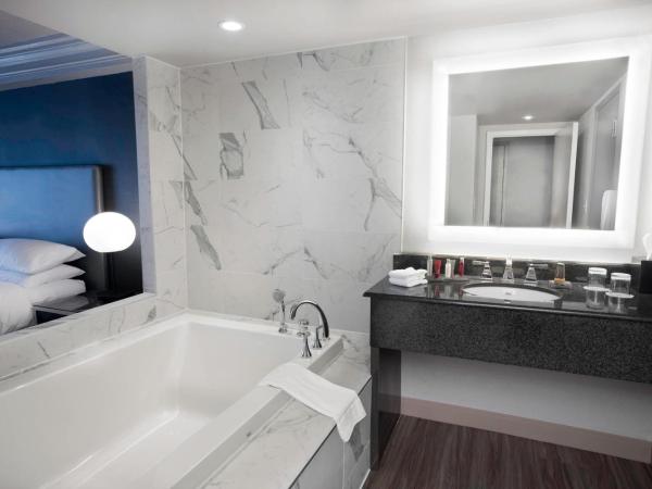 Niagara Falls Marriott on the Falls : photo 4 de la chambre chambre lit king-size premier - vue sur chutes