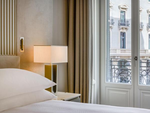 JW Marriott Hotel Madrid : photo 1 de la chambre chambre lit king-size premium deluxe avec balcon - vue sur ville