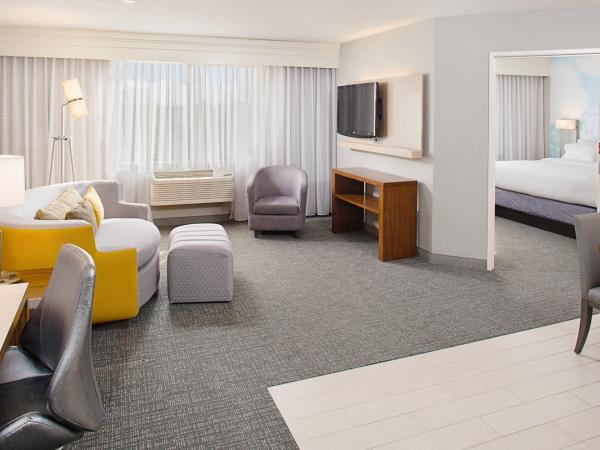 Courtyard by Marriott Sacramento Midtown : photo 2 de la chambre suite 1 chambre lit king-size avec canapé-lit - non-fumeurs