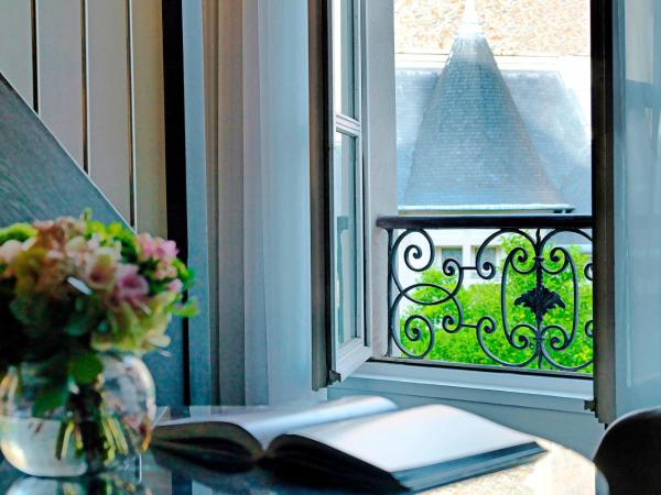 Renaissance Paris Nobel Tour Eiffel Hotel : photo 5 de la chambre suite en duplex avec petit-déjeuner gratuit - vue sur jardin