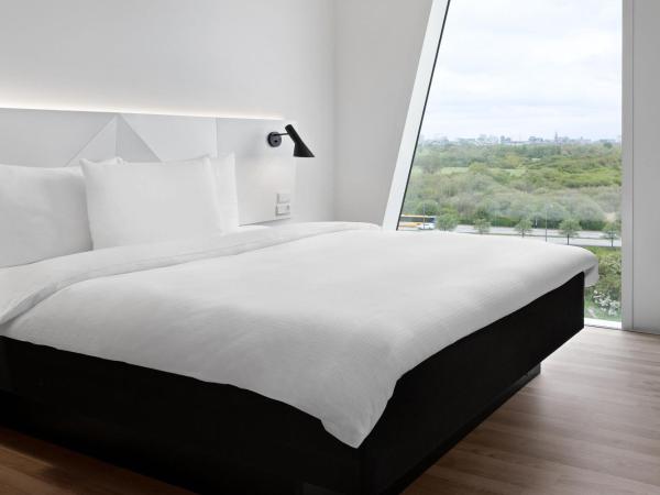 AC Hotel by Marriott Bella Sky Copenhagen : photo 1 de la chambre grande chambre 1 lit queen-size standard - vue sur ville