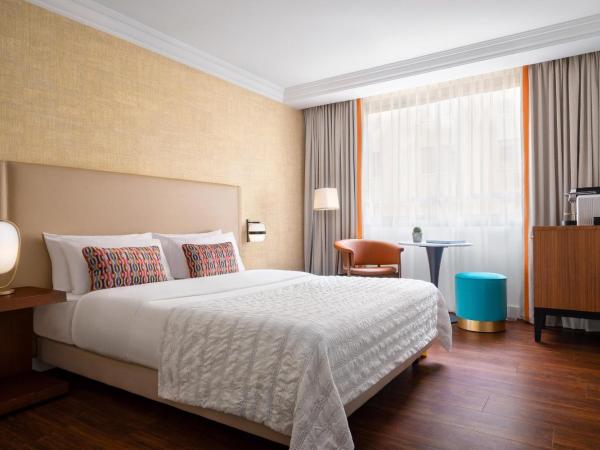 Le Meridien Nice : photo 2 de la chambre chambre lit king-size classique - vue sur cour