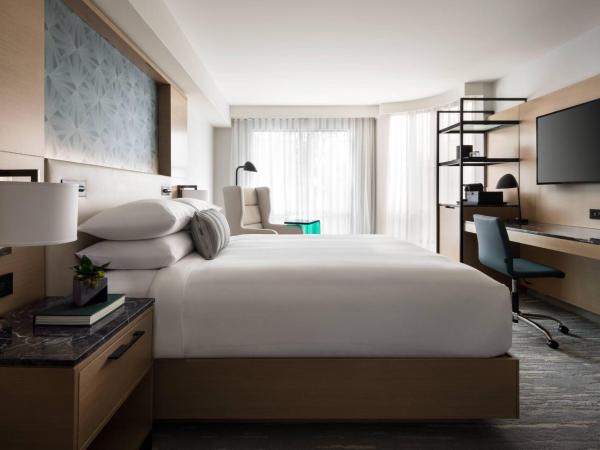 Vancouver Airport Marriott Hotel : photo 1 de la chambre chambre lit queen-size deluxe