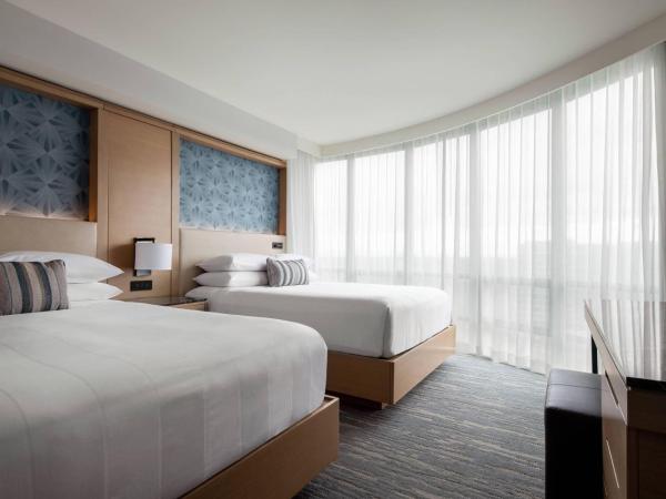 Vancouver Airport Marriott Hotel : photo 3 de la chambre suite junior avec 2 lits queen-size et canapé-lit