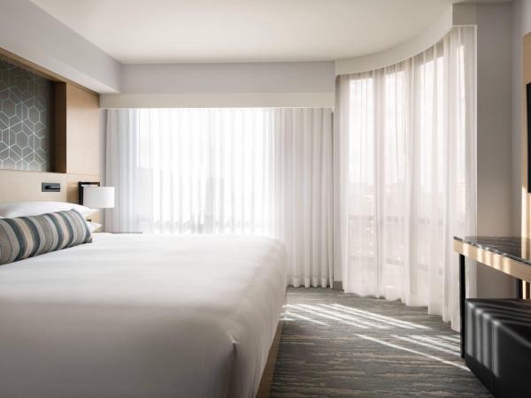 Vancouver Airport Marriott Hotel : photo 3 de la chambre suite junior lit king-size avec canapé-lit