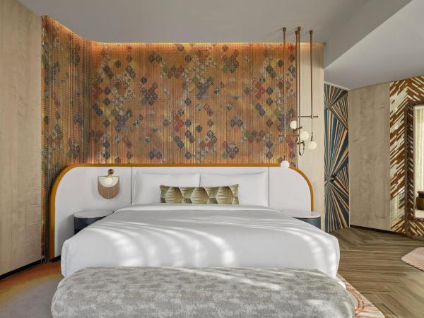 W Dubai - Mina Seyahi, Adults Only : photo 2 de la chambre fantastic king suite - sea view, w-ip access to farrago bar,includes selected drinks/cocktails and small bites from 5-7 pm, daily