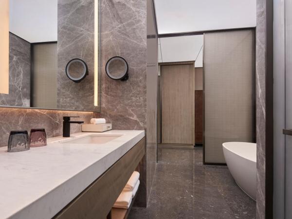 Tianjin Marriott Hotel National Convention and Exhibition Center : photo 8 de la chambre chambre lit king-size exécutive - accès au salon club