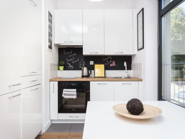 InPoint Apartments G13 near Old Town & Kazimierz : photo 2 de la chambre studio lit king-size avec canapé-lit