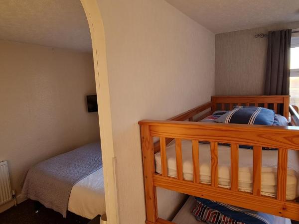 Ocean Bay : photo 6 de la chambre chambre familiale avec salle de bains privative