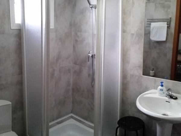 Hostal San Vicente II : photo 5 de la chambre chambre simple