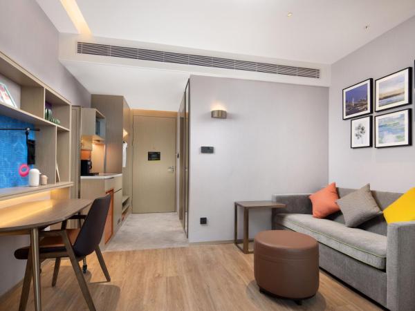 Home2 Suites by Hilton Chongqing Yubei : photo 2 de la chambre chambre supérieure lit queen-size