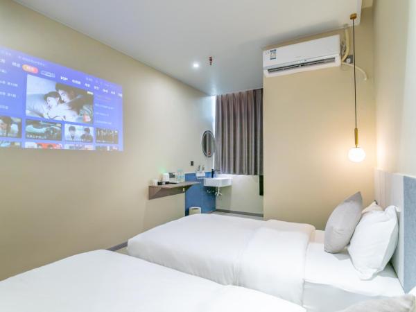 Puzzle Hotel Guangzhou Fenghuang New Village Subway Station : photo 2 de la chambre chambre double deluxe