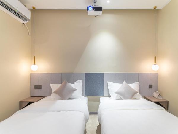 Puzzle Hotel Guangzhou Fenghuang New Village Subway Station : photo 9 de la chambre chambre double avec salle de bains privative