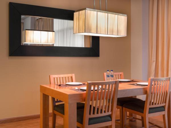 Oaks Liwa Heights Hotel Suites : photo 4 de la chambre suite 2 chambres