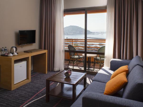 Suhan Seaport 360 Hotel : photo 4 de la chambre suite lit king-size - vue sur mer