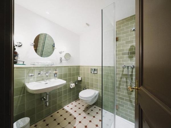 Grandhotel Giessbach : photo 1 de la chambre chambre double classique avec vue sur la forêt