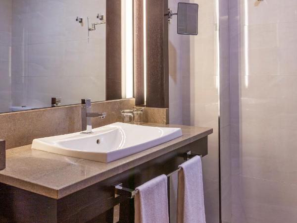 Hotel Macià Real De La Alhambra : photo 8 de la chambre chambre lits jumeaux avec terrasse privée