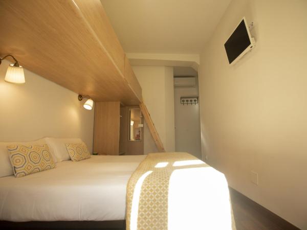 Alojamientos Cantíber : photo 6 de la chambre chambre familiale avec salle de bains privative