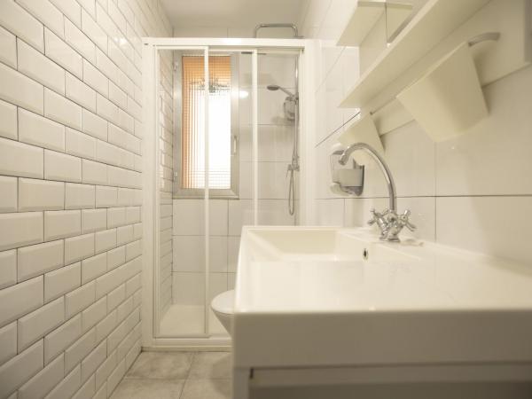 Alojamientos Cantíber : photo 7 de la chambre chambre double ou lits jumeaux avec salle de bains privative