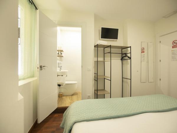 Alojamientos Cantíber : photo 9 de la chambre chambre double ou lits jumeaux avec salle de bains privative