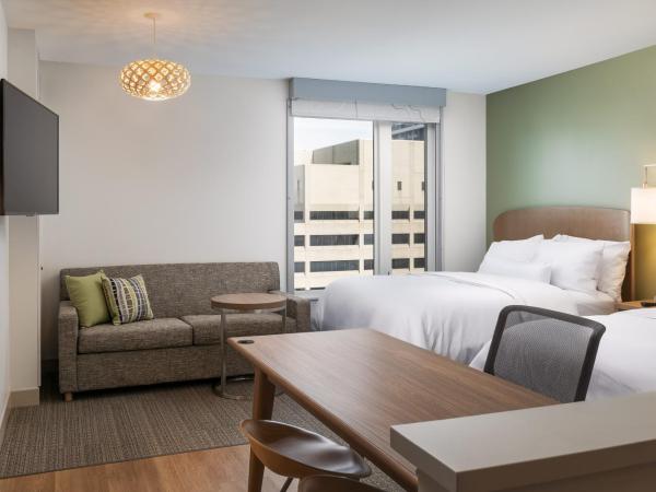 Element Denver Downtown East : photo 2 de la chambre studio avec 2 lits queen-size et canapé-lit