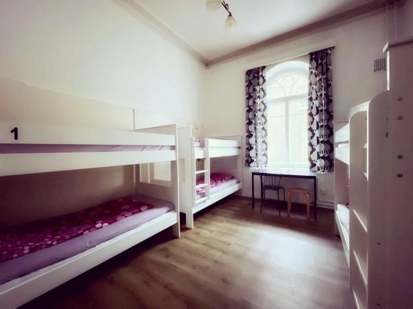 Hostel Diana Park : photo 1 de la chambre lit simple dans dortoir pour femmes de 6 lits