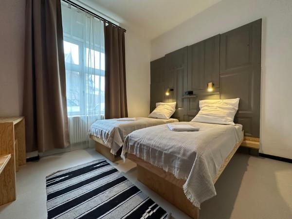 Schillinger-Berlin - dance, sleep, repeat! : photo 1 de la chambre chambre double ou lits jumeaux avec salle de bains
