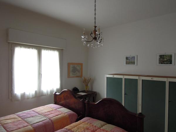 B&B Carlotta : photo 2 de la chambre chambre lits jumeaux avec salle de bains privative séparée