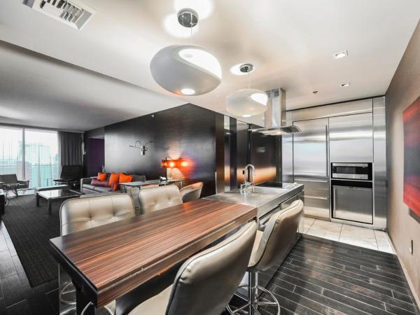 StripViewSuites Two-Bedroom Conjoined Suite at Palms Place : photo 2 de la chambre two-bedroom - strip view open balcony