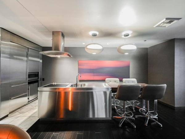 StripViewSuites Two-Bedroom Conjoined Suite at Palms Place : photo 4 de la chambre two-bedroom - strip view open balcony