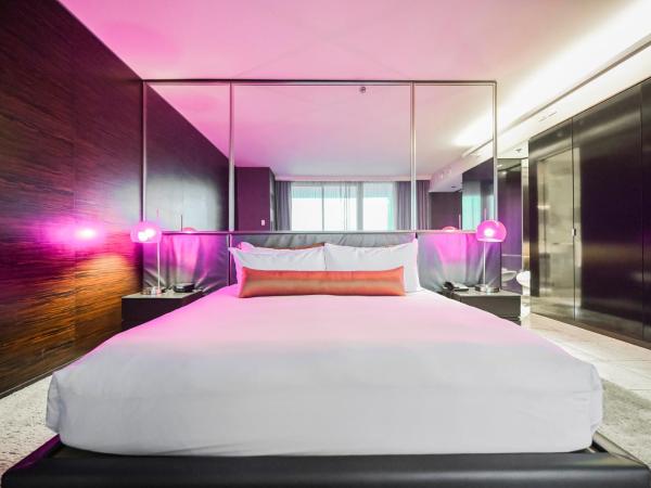 StripViewSuites Two-Bedroom Conjoined Suite at Palms Place : photo 9 de la chambre two-bedroom - strip view open balcony