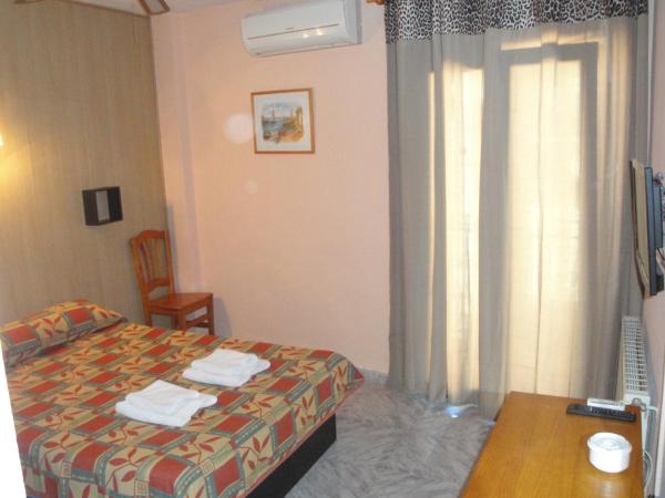 Hostal Cristina : photo 8 de la chambre chambre double ou lits jumeaux