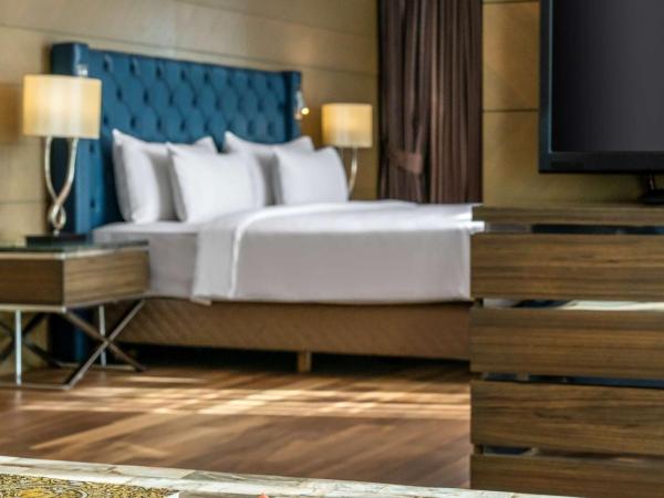 Radisson Blu Hotel, Istanbul Sisli : photo 2 de la chambre suite junior avec accès au salon - vue sur ville