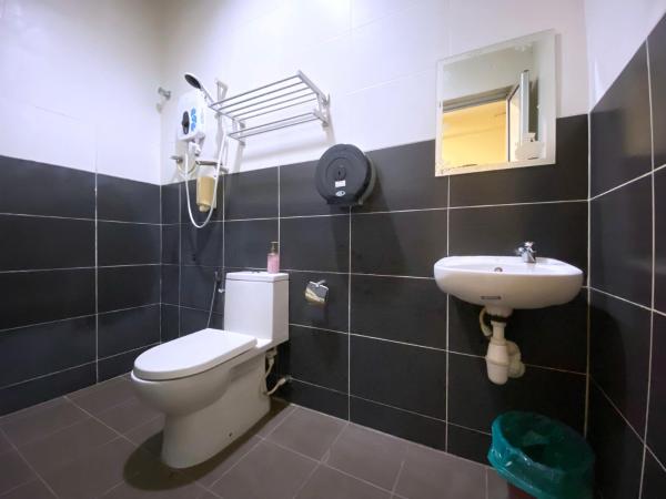 Ze Xiang Hotel - Desa Jaya Ikea Self Check in : photo 5 de la chambre chambre standard lit queen-size