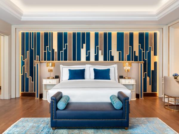 The Ritz-Carlton, Istanbul at the Bosphorus : photo 2 de la chambre suite ritz carlton avec baignoire spa - vue sur le bosphore, accès au club lounge