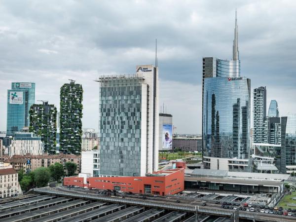 AC Hotel Milano by Marriott : photo 4 de la chambre chambre lit king-size standard - vue sur horizon