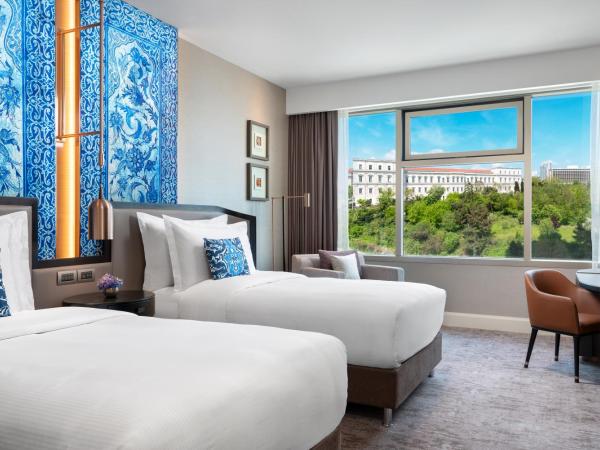 The Ritz-Carlton, Istanbul at the Bosphorus : photo 2 de la chambre chambre lits jumeaux club avec accès au salon - vue sur parc