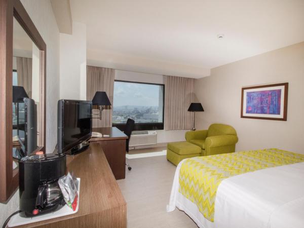 Holiday Inn Puebla La Noria, an IHG Hotel : photo 4 de la chambre suite 1 chambre lit king-size