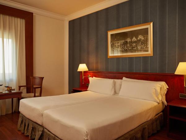 El Avenida Palace : photo 1 de la chambre hébergement familial avec 2 chambres communicantes