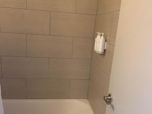 Days Inn by Wyndham Louisville Airport Fair and Expo Center : photo 3 de la chambre chambre lit queen-size - non-fumeurs