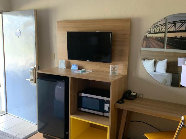 Days Inn by Wyndham Louisville Airport Fair and Expo Center : photo 2 de la chambre chambre 2 lits queen-size - non-fumeurs