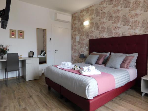 Porta alla Croce Guest House : photo 5 de la chambre chambre triple avec salle de bains privative
