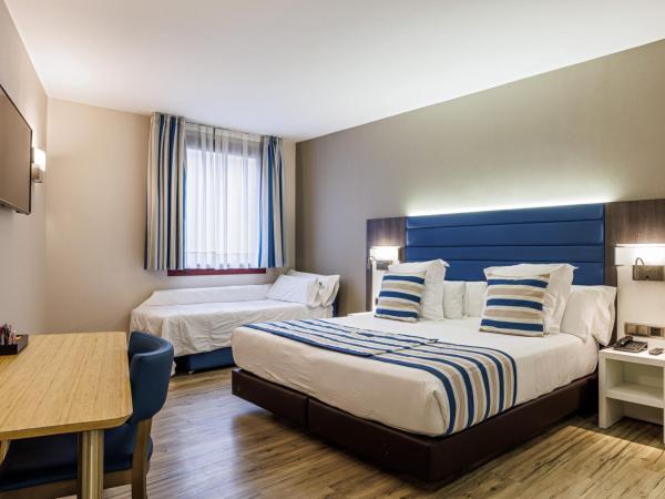 Hotel Ronda Lesseps : photo 2 de la chambre petite chambre triple - rez-de-chaussée