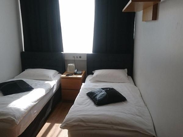 101 Guesthouse Hotel : photo 1 de la chambre chambre lits jumeaux standard avec salle de bains commune