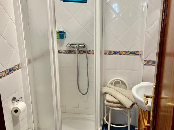 Habitación González : photo 10 de la chambre chambre double avec salle de bains privative