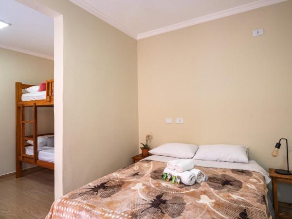 Hostel B2B SP : photo 5 de la chambre chambre quadruple avec salle de bains privative