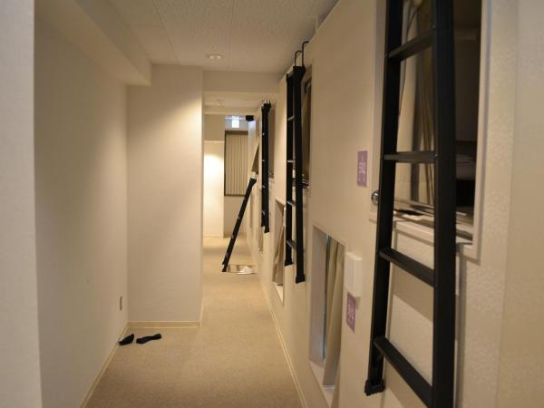 1 Night 1980 Hostel Tokyo Asakusa Simple Stay : photo 5 de la chambre chambre capsule - hommes uniquement