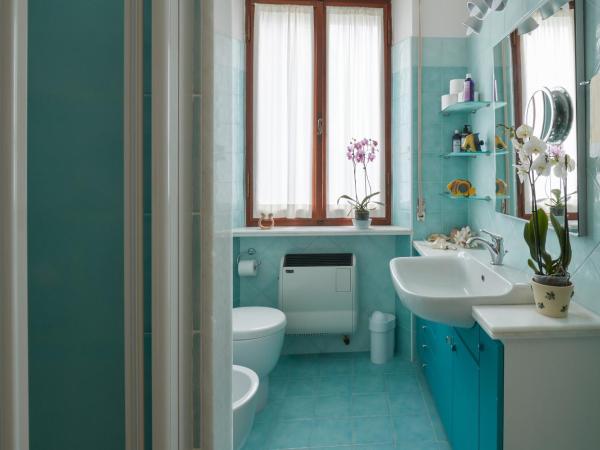 Le Balze Camere in Villa : photo 4 de la chambre chambre lit queen-size - vue sur jardin