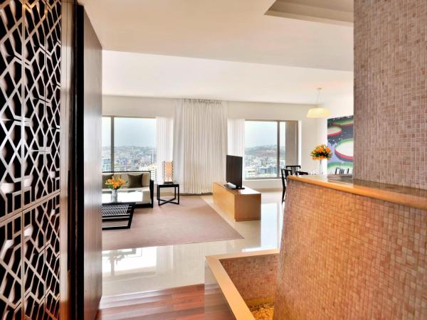 The Westin Hyderabad Mindspace : photo 4 de la chambre luxury suite, lounge access, two way airport transfer, 1 king bed